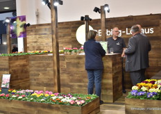 Guenter Kemper of Ebbing Lohaus talking with visitors.